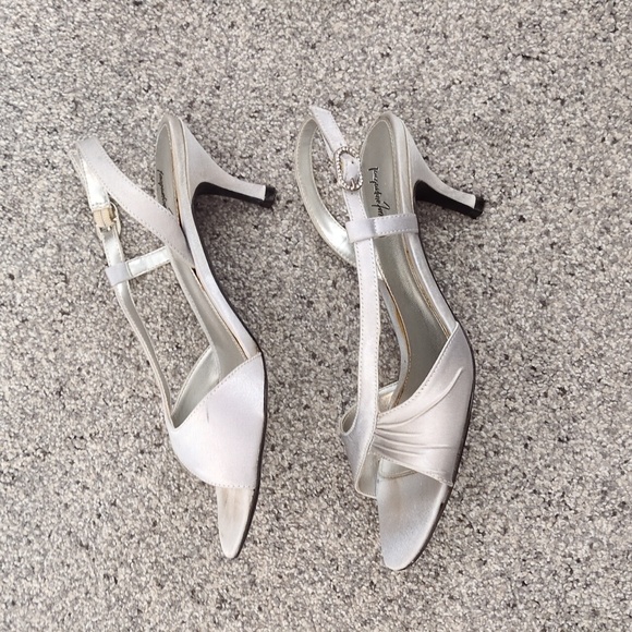 Elegant Silver Women’s Sandals - Picture 5 of 8